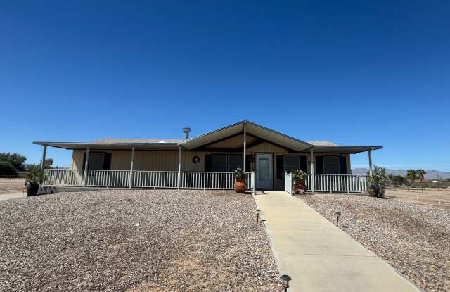 Spacious 3-Bed Home on 1 Acre with Boat-Deep Garage, RV Parking  Mountain Views photos photos