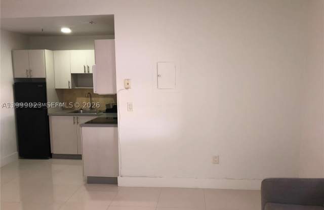 2730 Collins Ave photos photos