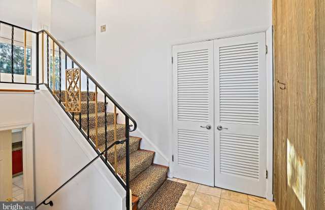 1126 ORMOND Court Gallery 4