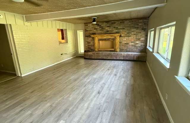 3/4 Bedroom, 2 Bathroom Home for Rent in Orange - BridgeCityISD Gallery 4