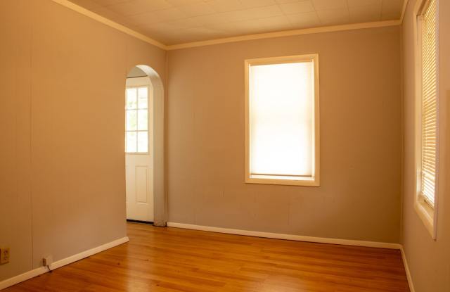 Two bedroom House in East Alton Gallery 3