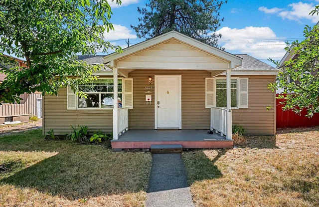 Charming 2 Bed, 1 Bath Rancher w/ Garage! photos photos