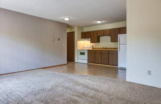 Brittany Court Apartments | Convenient Menomonie Living photos photos