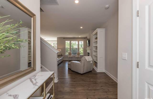 340 Acorn Hollow Place Gallery 4