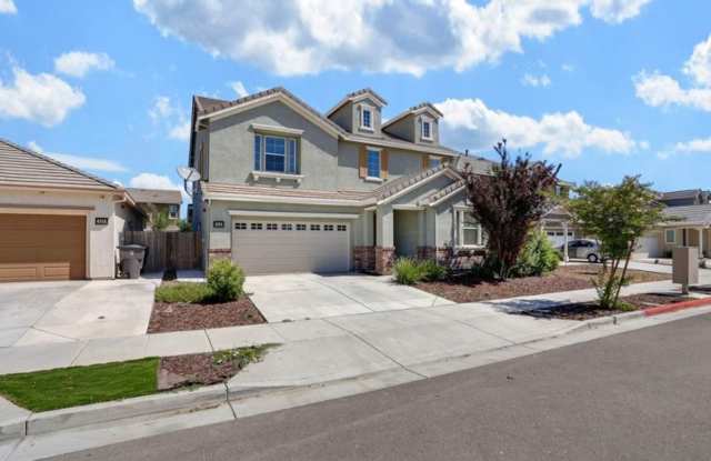 Beautiful 5 Bedroom, 3 Bath Tracy Home / Best Property Management Gallery 3