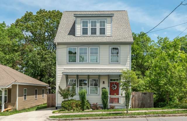 Stunning 4 Bedroom in Downtown Durham with Large Fenced Yard! photos photos Stunning 4 Bedroom in Downtown Durham with Large Fenced Yard! photos photos