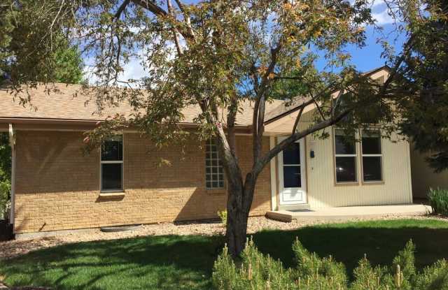 Comfortable 4 bed 2 bath Broomfield Home Available Now! Gallery 1