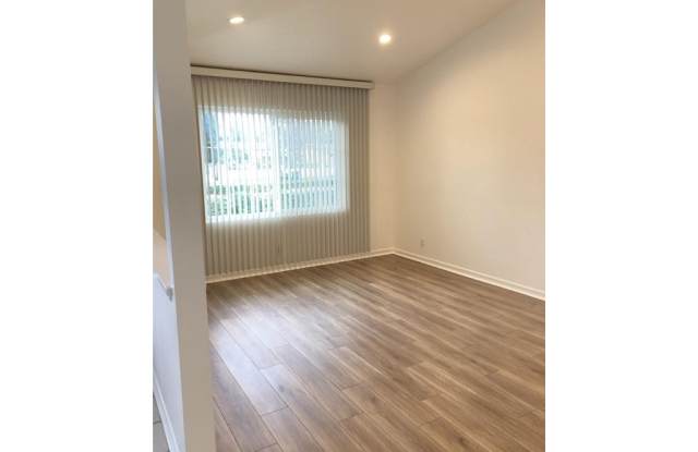 6229 Fallbrook Avenue Gallery 4