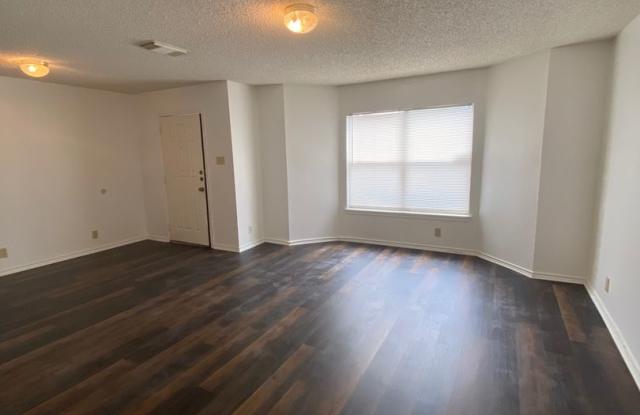 Beautiful 4 Bedroom I/10 / Dezavala Gallery 3