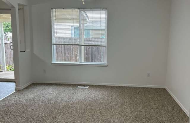 (872) Easy Street House - 3 Bedroom / 2.5 Bathroom Gallery 4