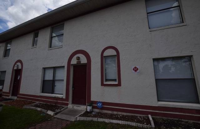 2 Bedroom, 2.5 Bath Single Family Condo For Rent at 1621 Sandy Point Square #61 Orlando, Fl, 32807 photos photos