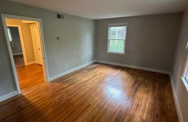 1710 Lynwood Avenue Gallery 2