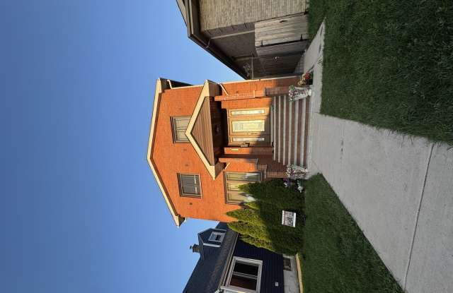 4507 N New England Avenue Gallery 1