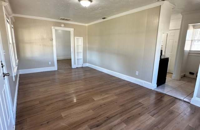 2 Bed 1 Bath Home Gallery 4