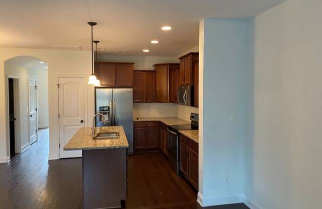 2004 Bungalow Drive Gallery 2