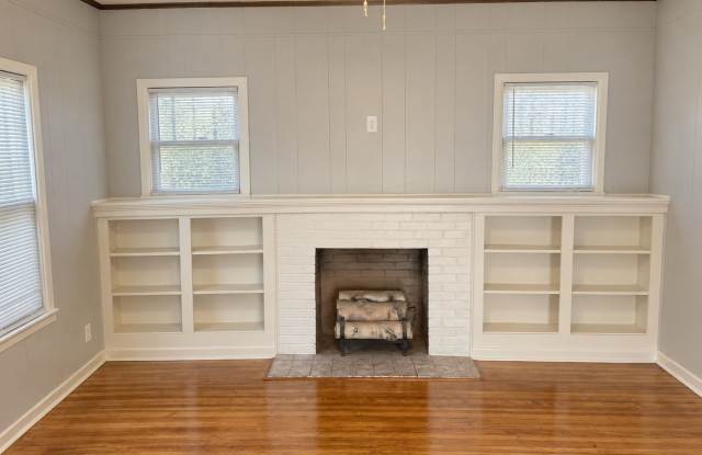 2/1 COMPLETE UPDATE!  Could be THREE beds! Gallery 4