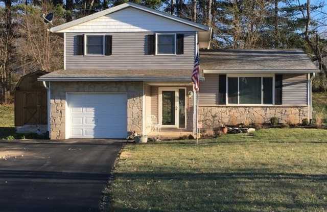3 Bedroom, 2 Bathroom Home in Red Bud Heights – Bloomington’s South Side photos photos