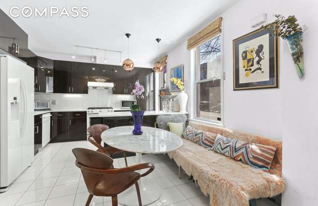 17 Vanderbilt Avenue Gallery 3