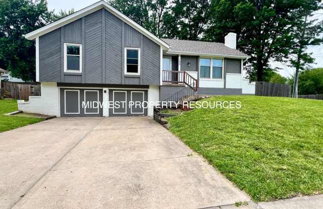 Beautiful 3 Bedroom Home in Lee's Summit - 100 Southeast Winburn Trail, Lee's Summit, MO 64063