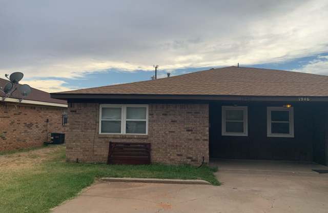 Redone Duplex spacious 2bedrrom 1 bathroom Hospital District - 1948 Howard Drive, Amarillo, TX 79106