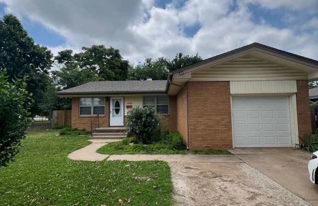 Must see 3 bed, 2 bath home near Downtown Norman photos photos