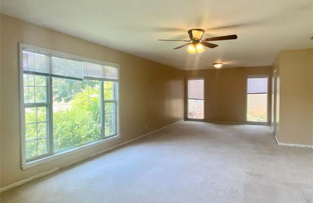2467 Garfield Avenue Gallery 3