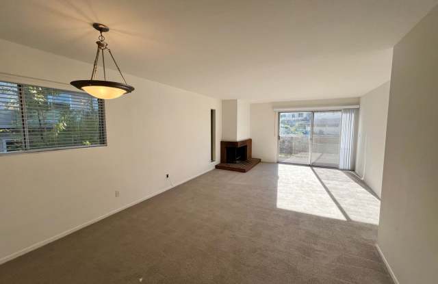 LARGE ONE BED ONE AND HALF BATH UPPER END UNIT CONDO WITH GREAT STORAGE AND TWO COVERED PARKING STALLS - 50 Vía Belardo, Larkspur, CA 94904