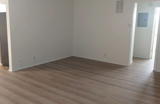 1401 North Poinsettia Place Gallery 4