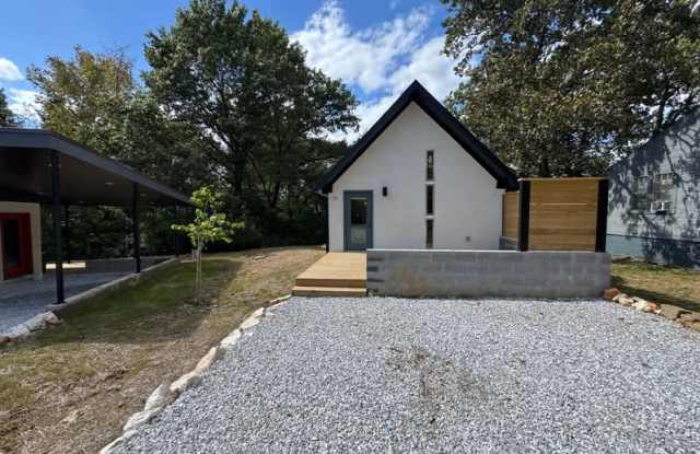 1111 A South Ray Avenue - 1111 South Ray Avenue, Fayetteville, AR 72701