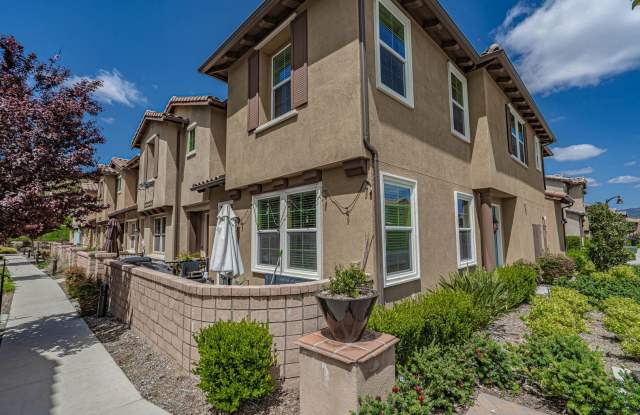 West Creek 3 Bedroom Townhome for Rent in Valencia. photos photos