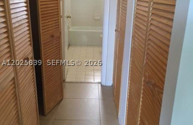 9351 FONTAINEBLEAU BL Gallery 4