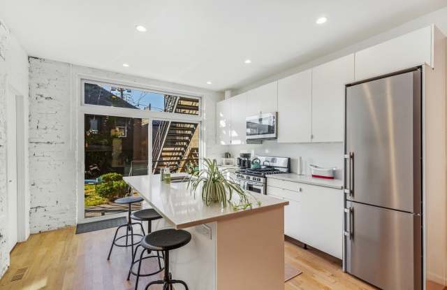 522 N Claremont Avenue Gallery 4