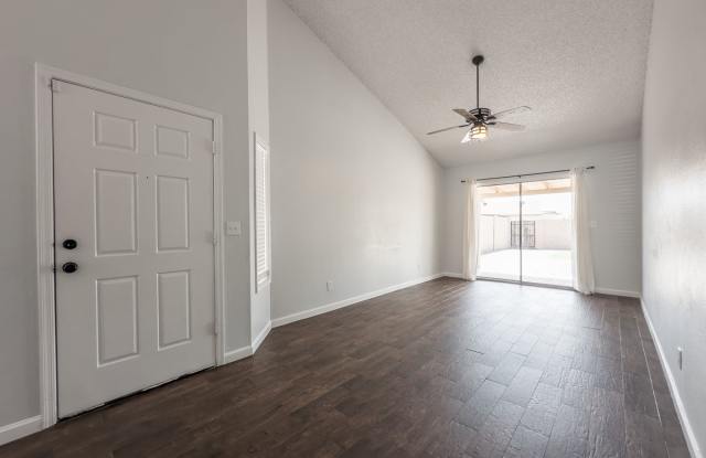 1319 W Straford Dr Gallery 4