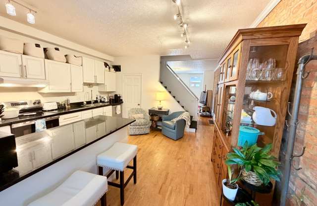 2 bedroom brick townhouse Gallery 3