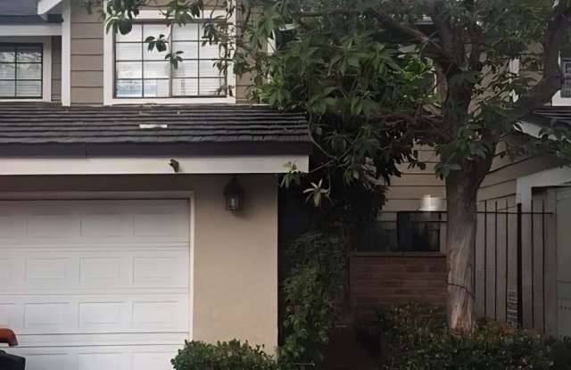 Three-bedroom, 2.5-bath townhouse in Irvine! photos photos