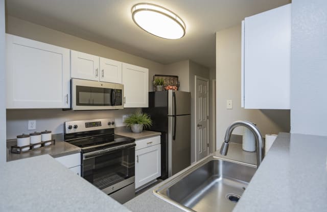 Stoneridge Farms Apartments Gallery 4