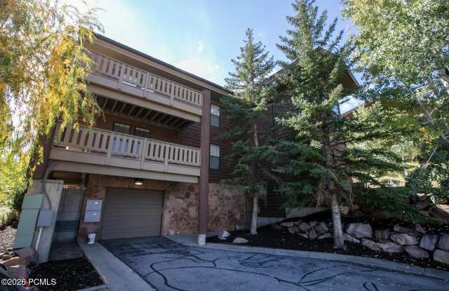 8371 Meadowview Drive Gallery 1