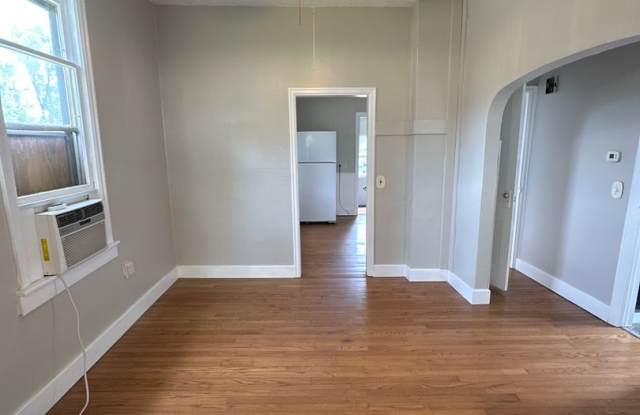 909 8th Ave SE photos photos