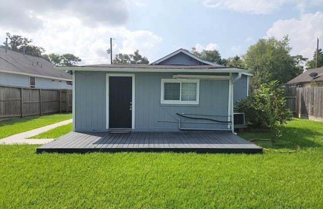727 Yorkshire St Back Duplex Unit - 727 Yorkshire Street, Houston, TX 77022