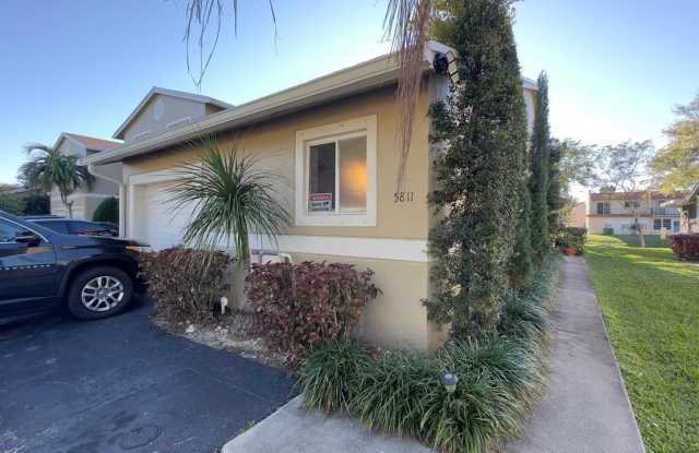 5811 NW 57th Avenue Gallery 1