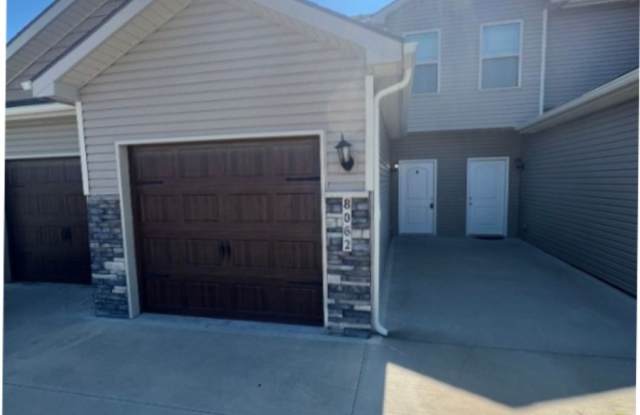 Beautiful 2/2.5 Duplex in Blue Springs! photos photos
