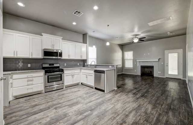 Beautiful 3 bed 2 bath PLUS office in Yukon Gallery 4