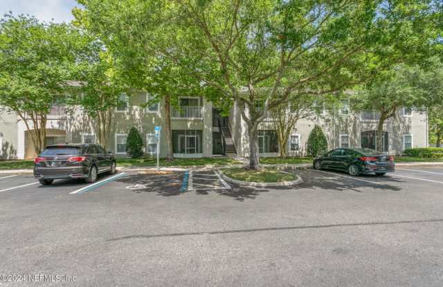Gorgeous 2 bedroom 2 bathroom second floor Condo in Beautiful Natures Hideaway! - 6075 Maggies Circle, Jacksonville, FL 32244