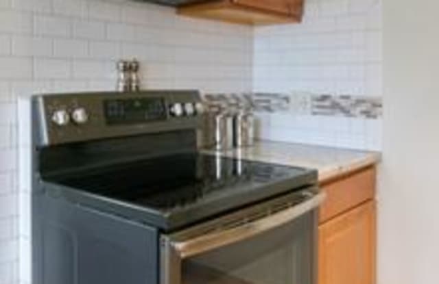 8801 W 82nd St - 8801 West 82nd Street, Overland Park, KS 66204