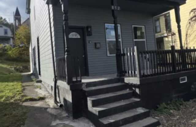 Spacious 5BR Home in Pittsburgh, Section 8 Considered!! Gallery 1