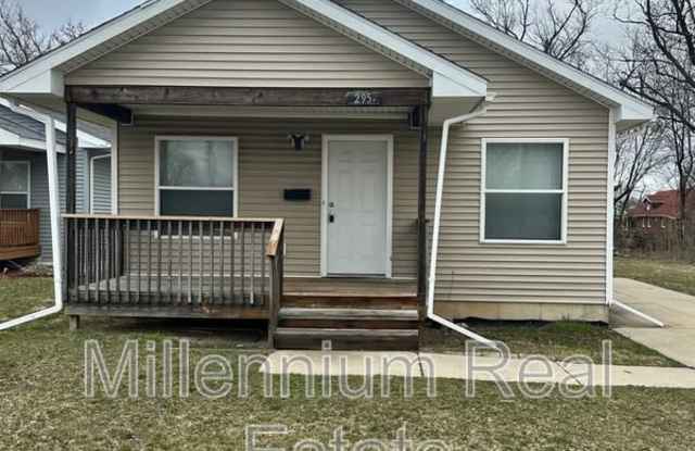 295 Central Ave - 295 Central Avenue, Pontiac, MI 48341