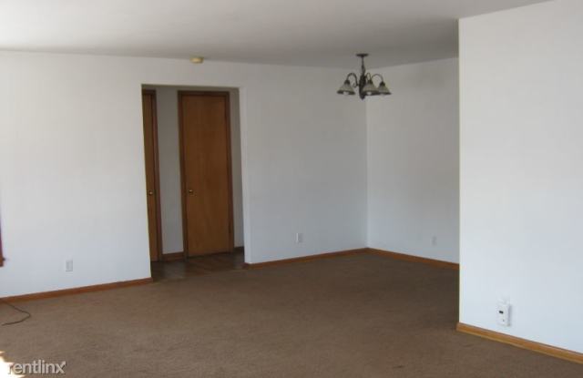 5026 Broadway St. Upper Gallery 4