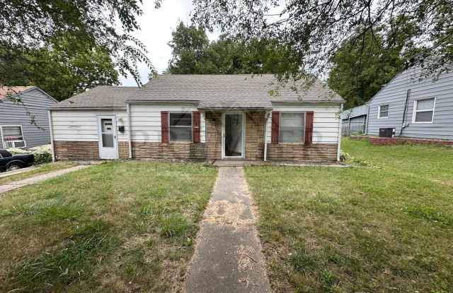 3 bedroom 1 full bath House 2913 R 51st KC KS 66106 - Rent $1350 Ready to call home! photos photos