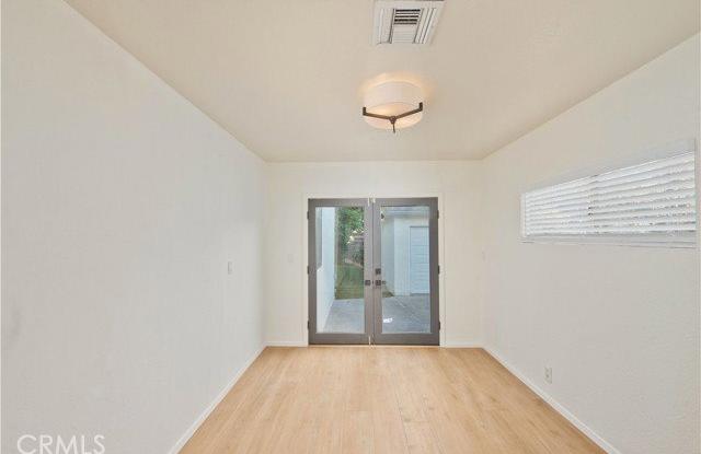 5106 Enfield Avenue Gallery 3