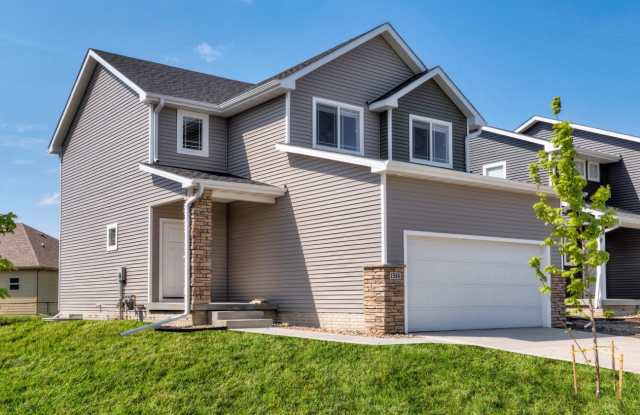 Contemporary Altoona single family home - 1514 Bennetts Way Northwest, Altoona, IA 50009